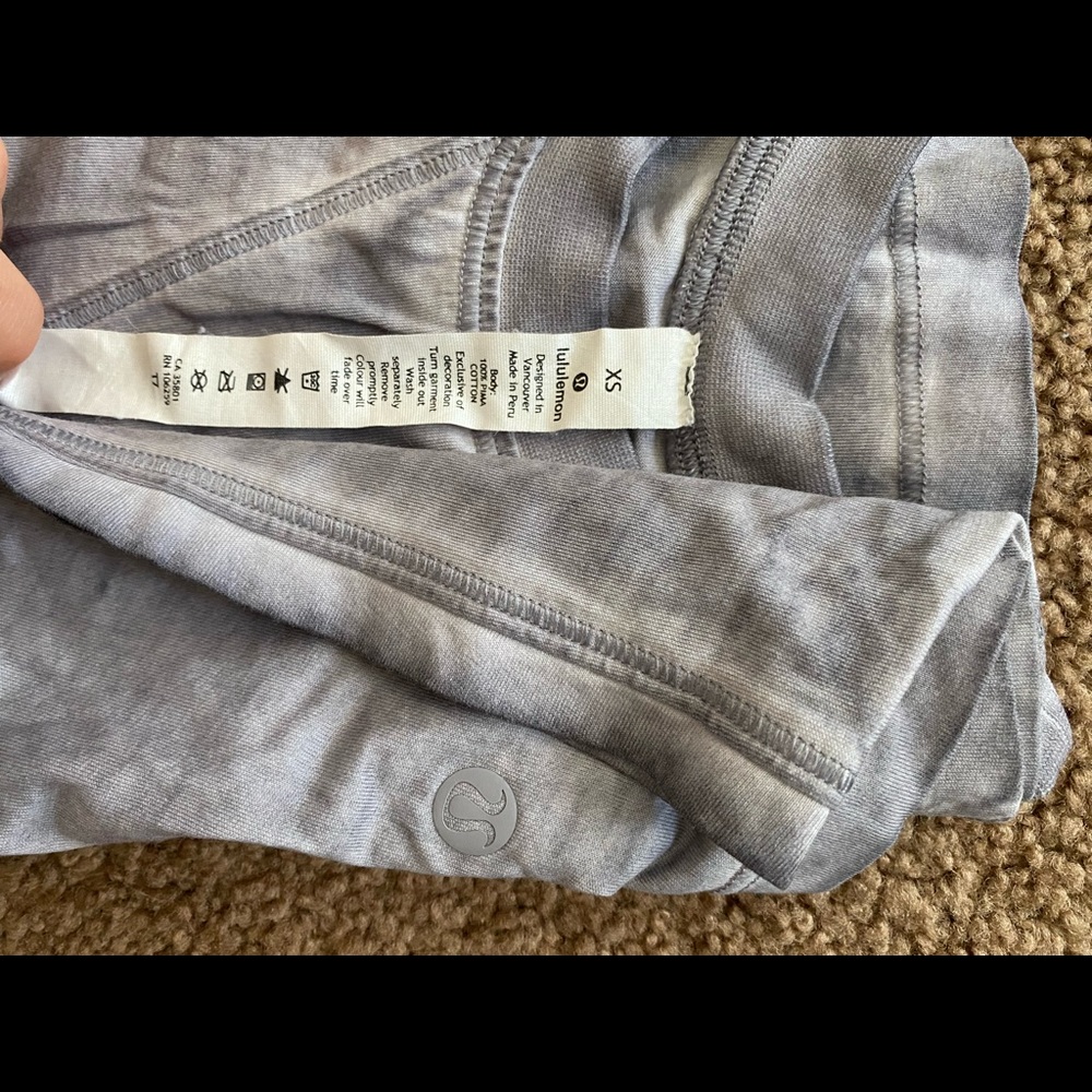 Lululemon crop top